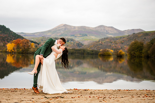 photographe lac chambon auvergne mariés couple 